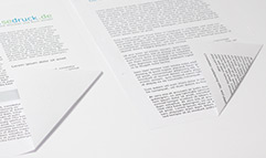 Dieses bild zeigt einseitig und doppelseitig bedrucktes Papier Dieses bild zeigt einseitig und doppelseitig bedrucktes Papier.